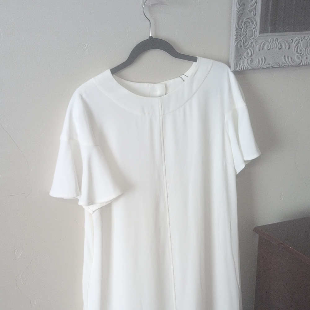 Elegant White Dress with Ruffle Sleeves